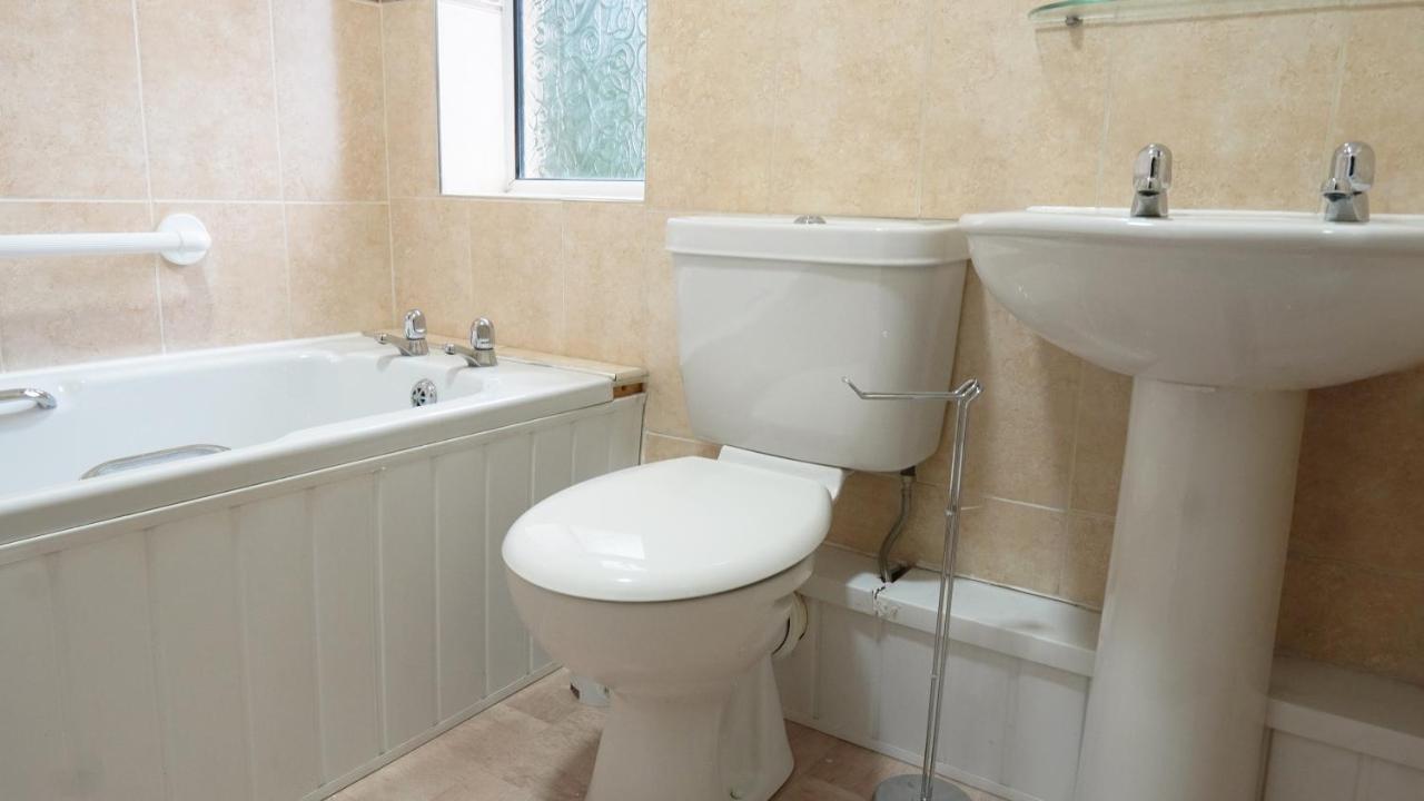 Portobello House - Four Bedroom House Perfect For Contractors - Sleeps 6 - Free Parking Wolverhampton Exterior photo