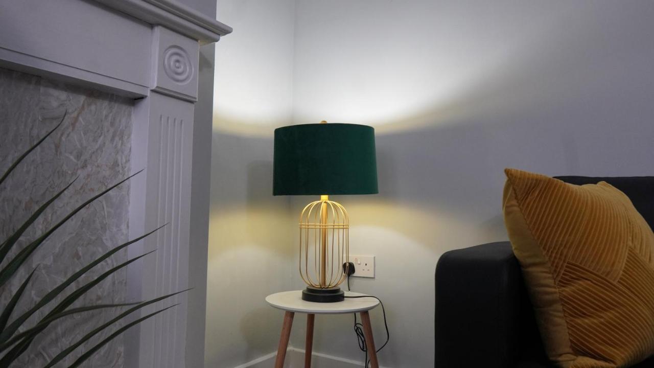 Portobello House - Four Bedroom House Perfect For Contractors - Sleeps 6 - Free Parking Wolverhampton Exterior photo